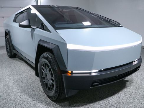 Used 2024 Tesla Cybertruck AWD Crew Cab image 5