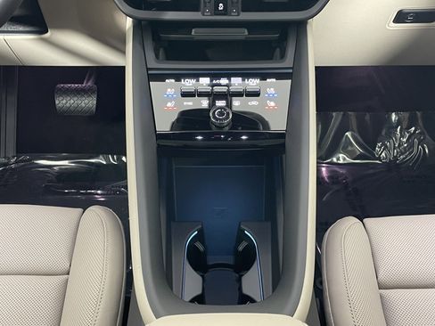 New 2026 Porsche Macan Electric RWD image 20