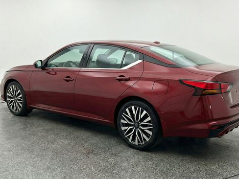 Used 2025 Nissan Altima 2.5 SV FWD image 6