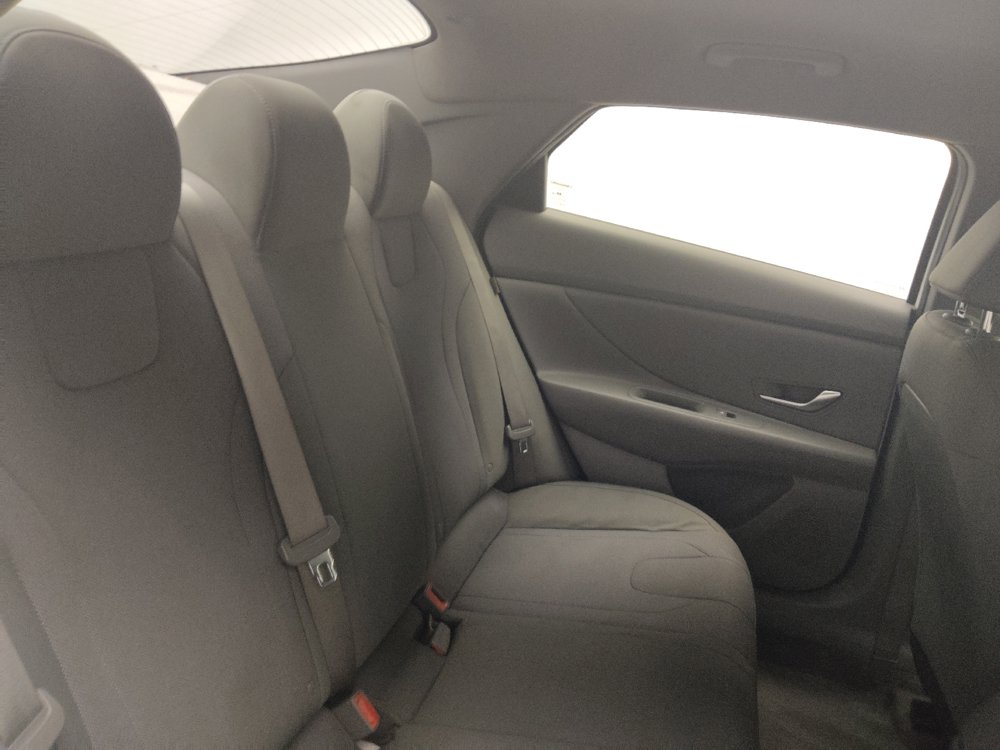 Used 2024 Hyundai Elantra SE FWD image 19