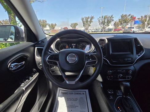 Used 2021 Jeep Cherokee Latitude AWD/4WD image 14