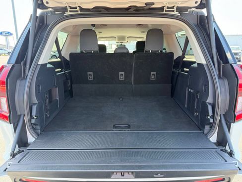 Used 2025 Ford Expedition Max Active RWD image 11
