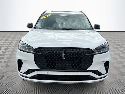 Used 2025 Lincoln Aviator Reserve w/ Luxury Package image 2