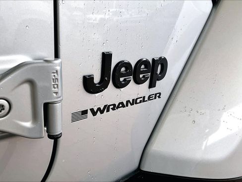 Used 2023 Jeep Wrangler Unlimited Sahara image 28