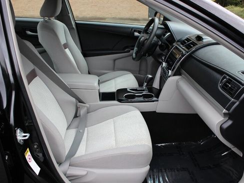 Used 2012 Toyota Camry FWD image 17
