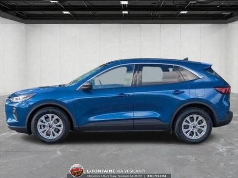 Used 2023 Ford Escape Active w/ Cold Weather Package FWD image 1