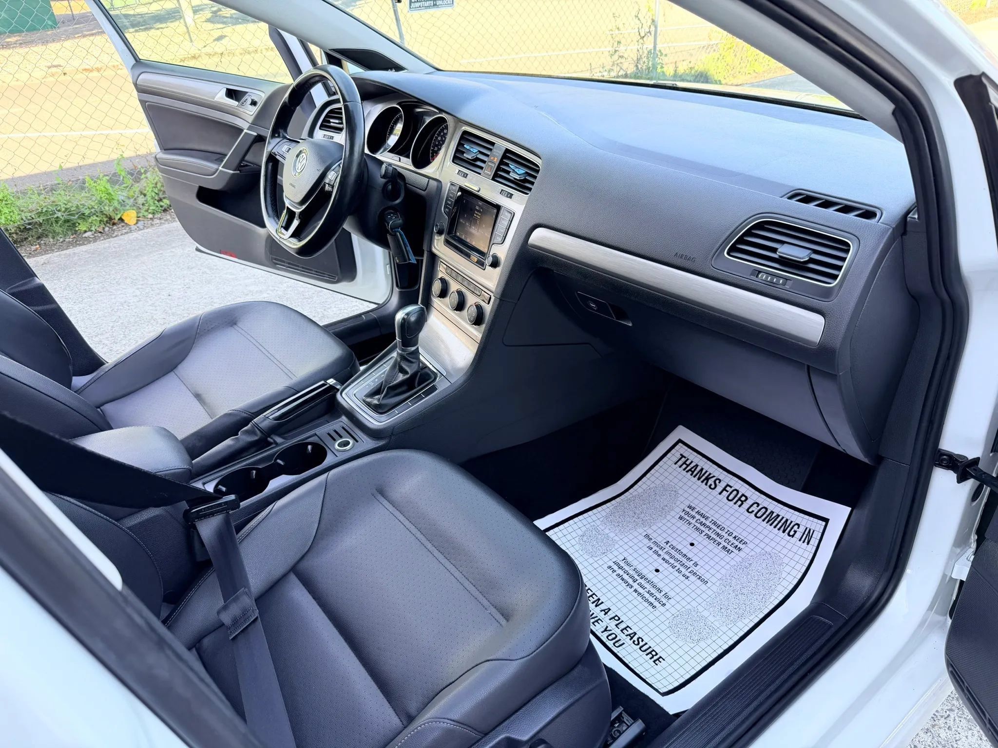 Used 2015 Volkswagen Golf SE FWD image 11