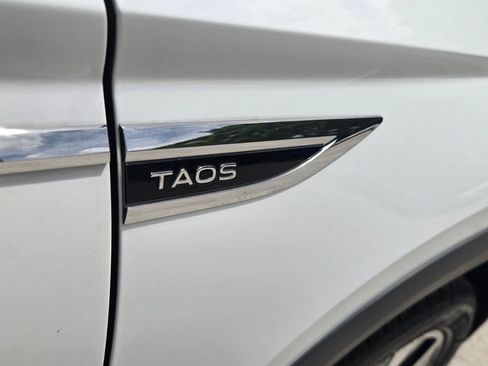 Certified 2023 Volkswagen Taos SE FWD image 17