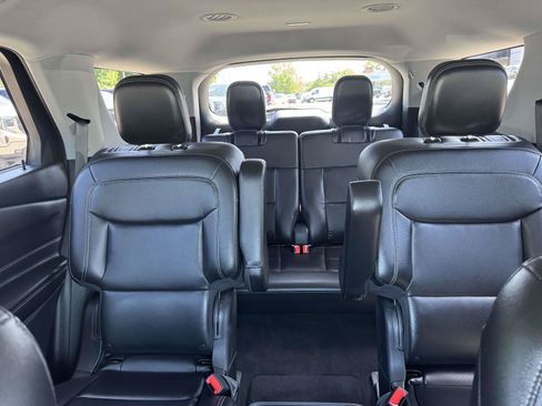 Used 2021 Ford Explorer XLT w/ Equipment Group 202A AWD/4WD image 38