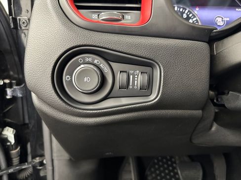 Used 2023 Jeep Renegade Trailhawk AWD/4WD image 34