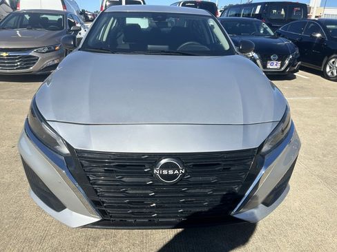 Used 2024 Nissan Altima 2.5 SV image 14