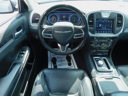 Used 2019 Chrysler 300 Limited w/ Safetytec Plus Group image 14