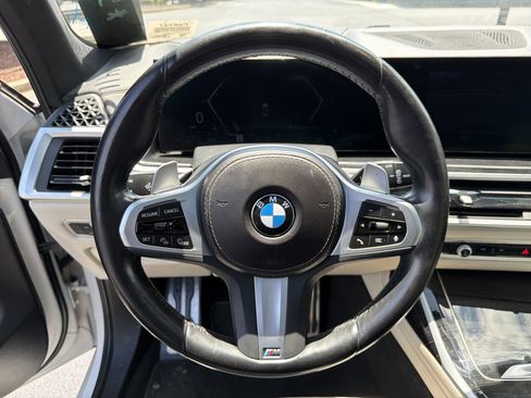 Used 2023 BMW X7 xDrive40i w/ M Sport Package AWD/4WD image 11