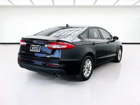 Used 2019 Ford Fusion SE FWD image 4