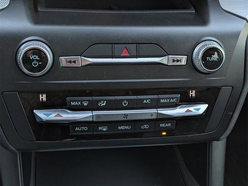 Used 2020 Ford Explorer XLT w/ Equipment Group 202A image 18