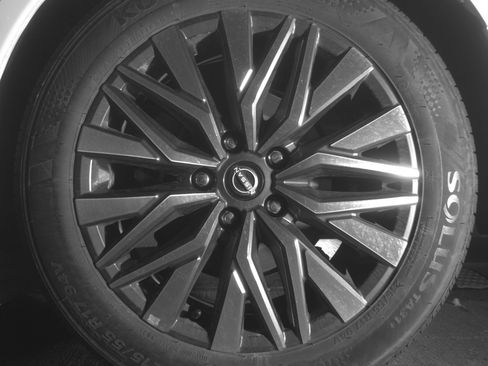 Used 2025 Nissan Altima 2.5 SV FWD image 14