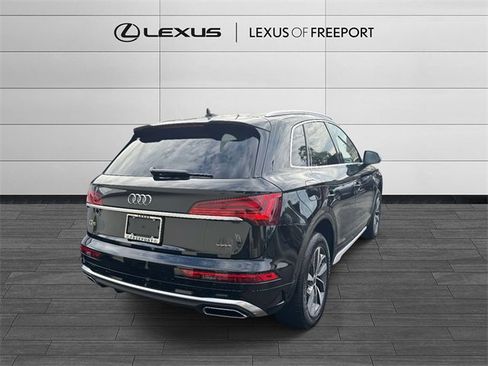 Used 2023 Audi Q5 2.0T Prestige w/ Prestige Package image 4