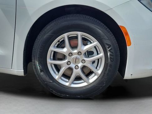 Used 2023 Chrysler Voyager LX FWD image 16