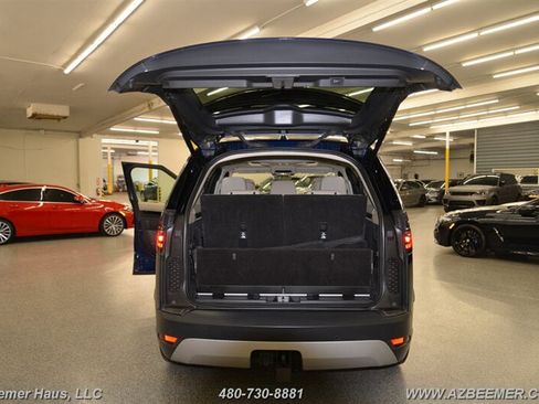 Used 2022 Land Rover Discovery S image 47