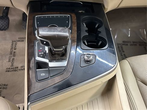 Used 2017 Audi Q7 3.0T Premium Plus w/ Premium Plus Package image 22