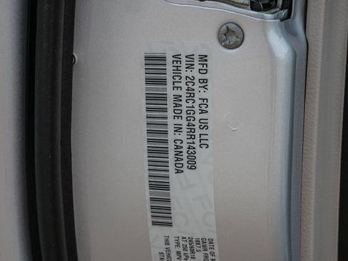 Used 2024 Chrysler Pacifica Limited FWD image 46