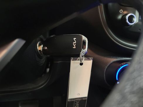 Used 2025 Kia Soul LX w/ LX Technology Package FWD image 18