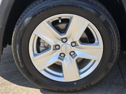 Used 2022 Jeep Compass Latitude w/ Sun and Sound Group FWD image 16