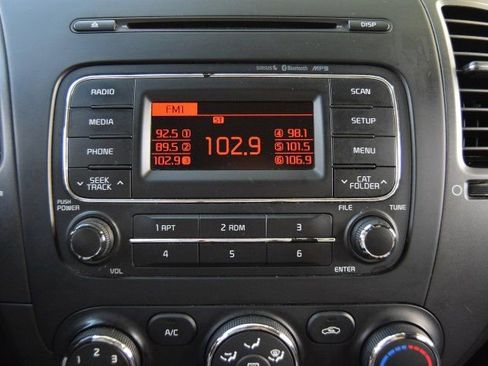 Used 2015 Kia Forte LX image 29