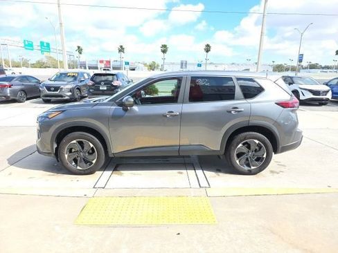Used 2024 Nissan Rogue SV image 8