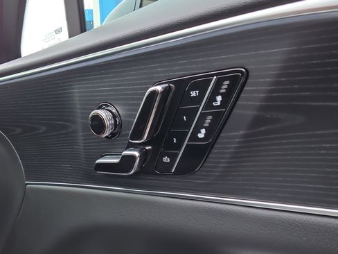 Used 2025 Cadillac Lyriq Sport image 36