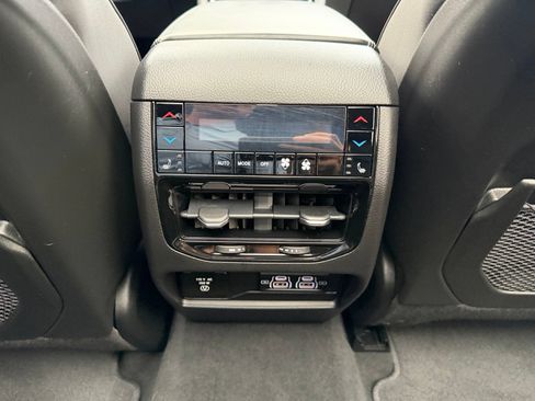 Used 2022 Jeep Grand Cherokee Overland w/ Adv Protech Group III AWD/4WD image 27