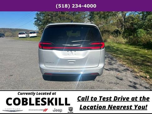 New 2026 Chrysler Pacifica Select FWD image 5