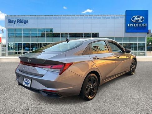 Used 2023 Hyundai Elantra SEL FWD image 4