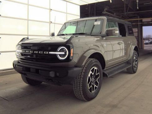 Used 2025 Ford Bronco Outer Banks image 2