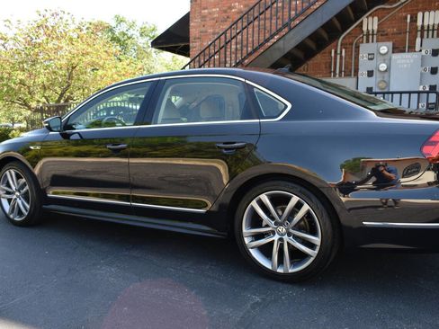 Used 2017 Volkswagen Passat 1.8T R-Line FWD image 28