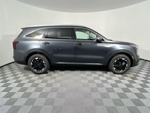 New 2026 Kia Sorento S image 2