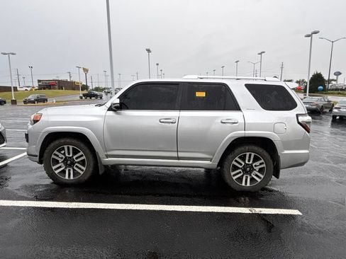 Used 2017 Toyota 4Runner Limited AWD/4WD image 2