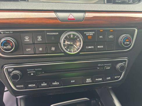 Used 2017 Kia Cadenza Premium w/ Luxury Package image 12