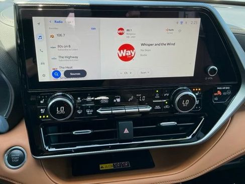 Used 2025 Toyota Highlander Platinum image 32