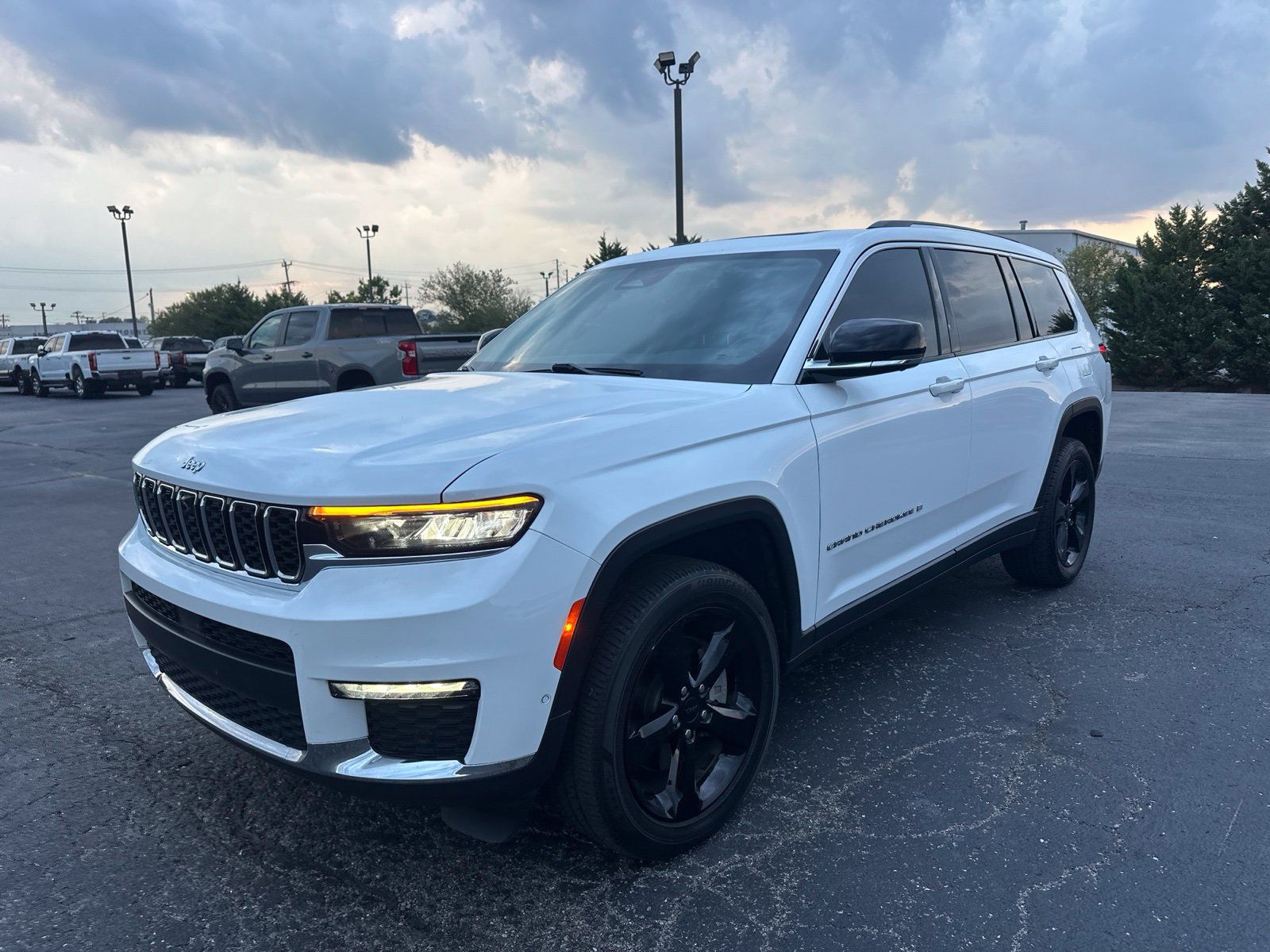 Used 2022 Jeep Grand Cherokee L Limited w/ Luxury Tech Group II RWD image 1