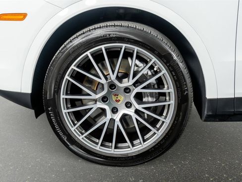 Used 2023 Porsche Cayenne Platinum Edition image 18