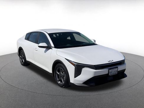 Used 2025 Kia K4 LXS image 3