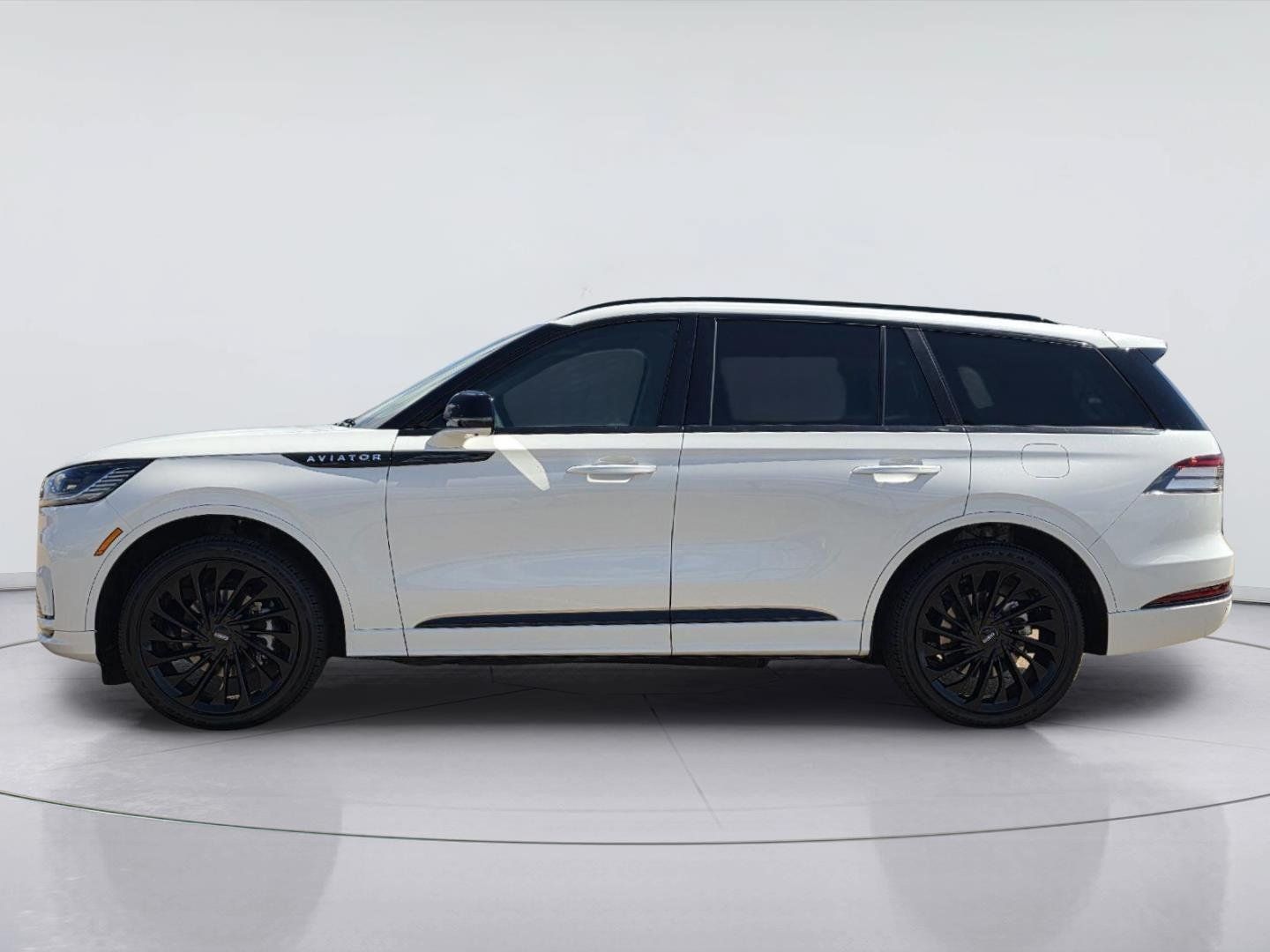 Used 2025 Lincoln Aviator Reserve w/ Equipment Group 201A AWD/4WD image 2