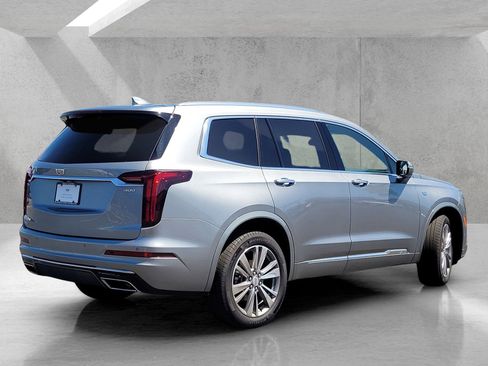 Certified 2025 Cadillac XT6 Premium Luxury AWD/4WD image 4