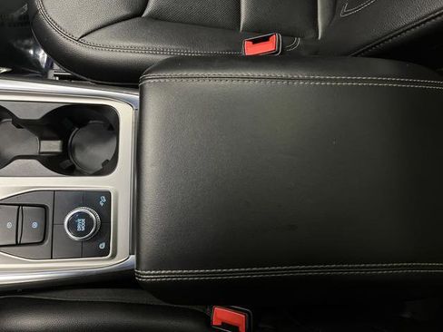 Used 2023 Ford Explorer Limited image 22