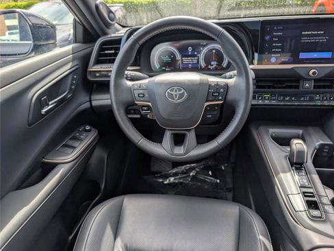 Used 2023 Toyota Crown Limited w/ Advanced Technology Package image 16