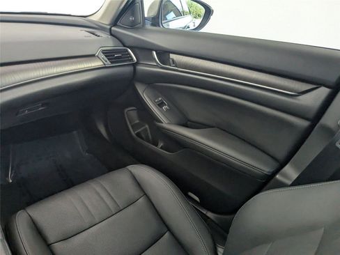 Used 2020 Honda Accord Touring image 9