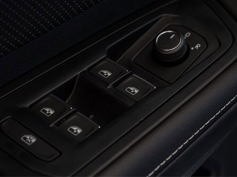 New 2026 Volkswagen Atlas Cross Sport SE FWD image 17