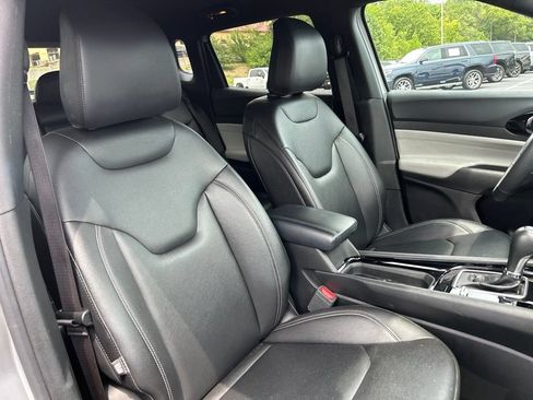 Used 2025 Jeep Compass Limited AWD/4WD image 39