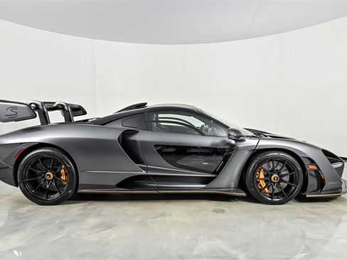 Used 2019 McLaren Senna RWD image 8